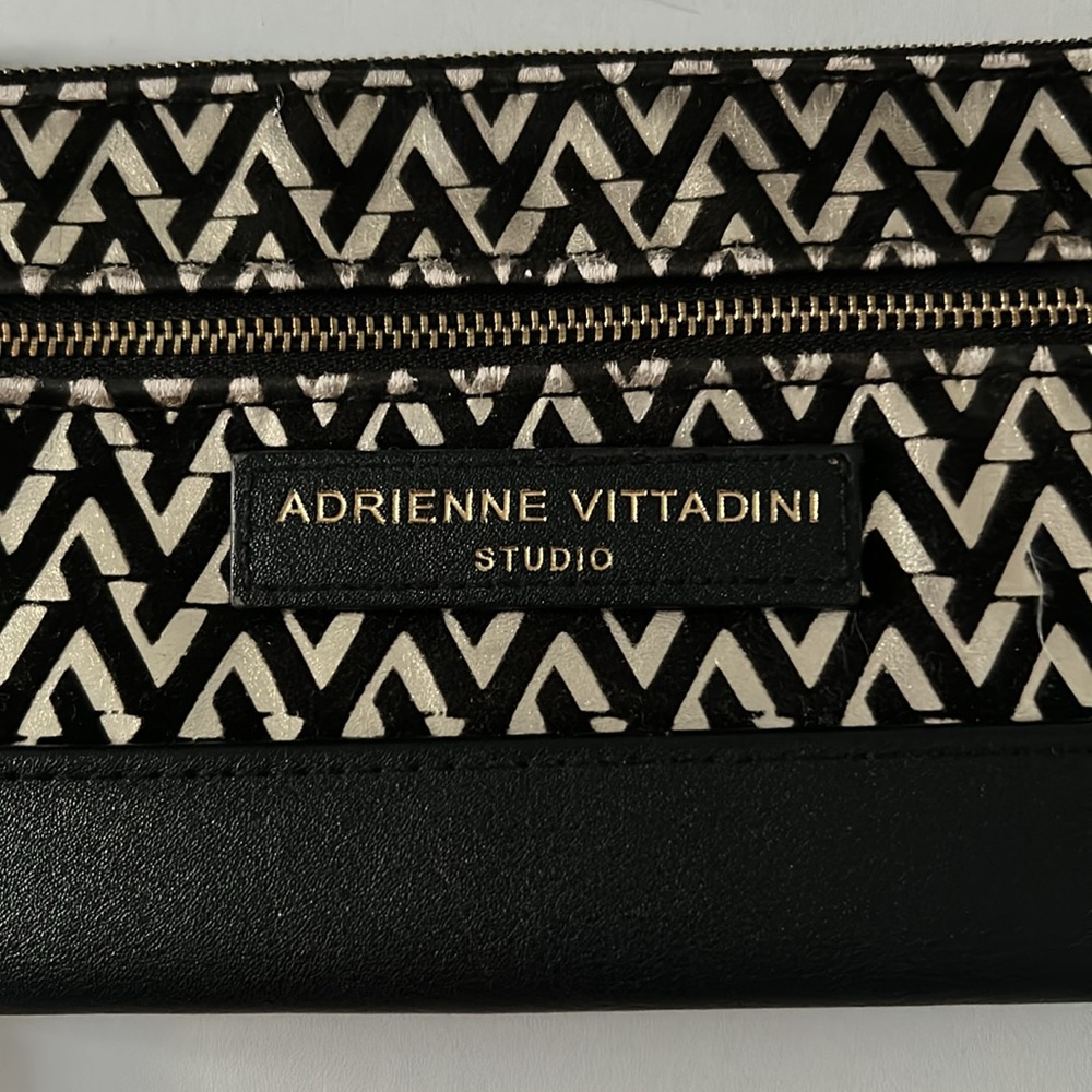 Adrienne Vittadini Black and Gold Clutch Bag, in great condition - Picture 3 of 6
